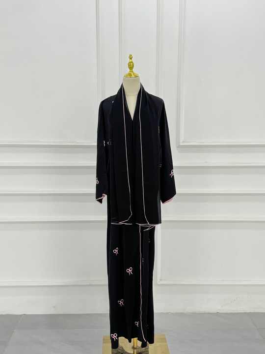 Black abaya fashion 