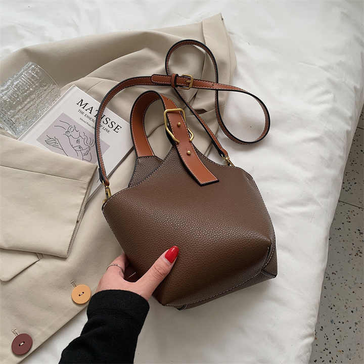 Fashionable handbag for women 