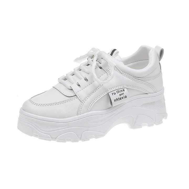 Women's sports shoes 