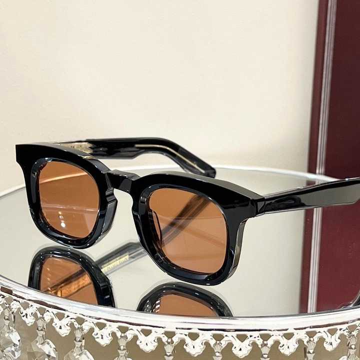 نظارات نسائية شمسيسه فاخره و كلاسيكيه - Luxury and classic women's sunglasses