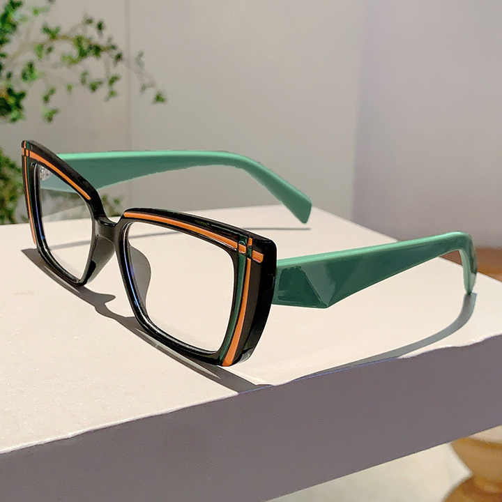 تخفيضات هائلة على إطارات عيون القطة من لونين للسيدات  Huge Discounts on Two-Tone Cat Eye Frames for Women