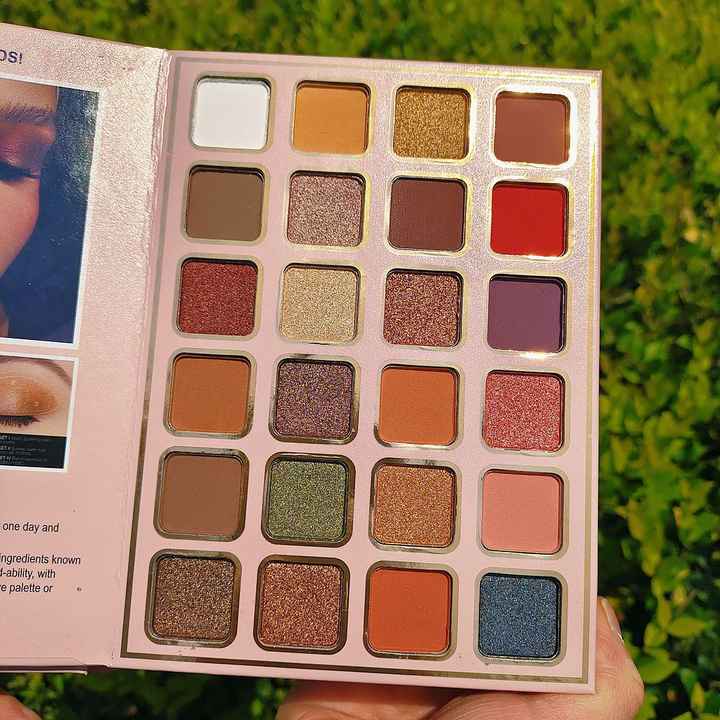 دفتر ميكب العيون