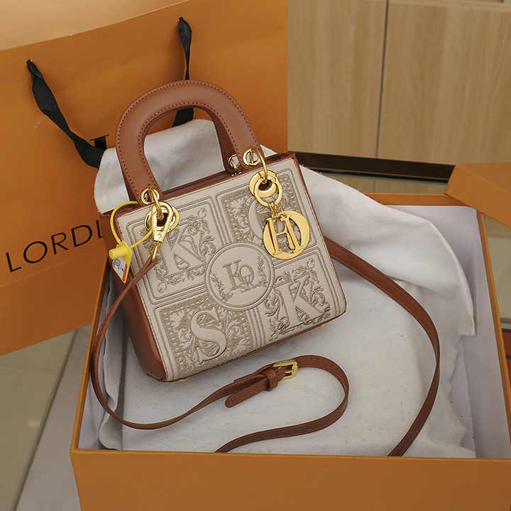 Classic luxury shoulder bag 