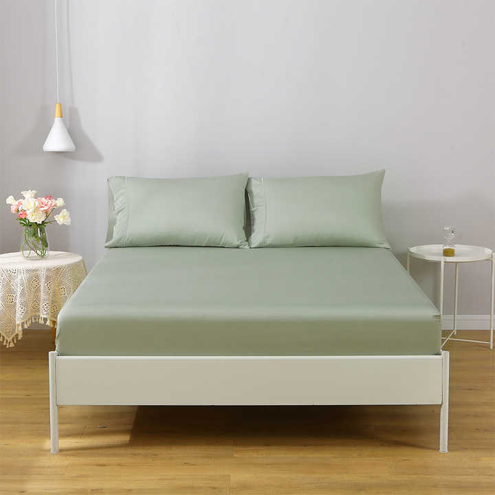 أطقم لحافات فاخرة ذات تصميم رائع مكونة من . Luxury comforter sets with exquisite design consisting of: