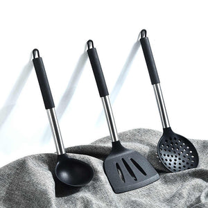 Set of spoons and utensils 