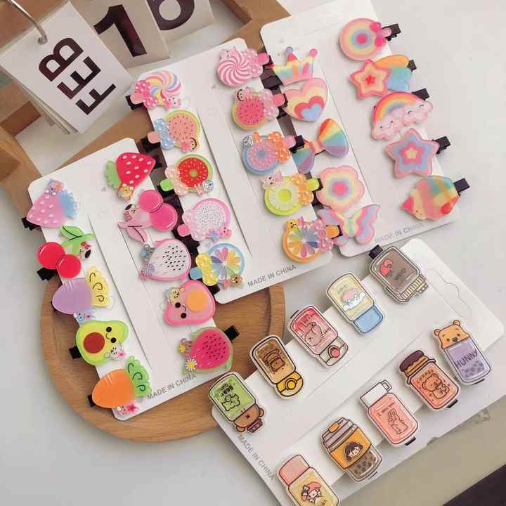 Children's hair accessories with small clips 