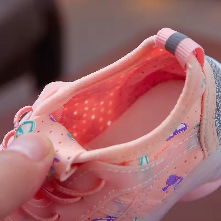 lightweight sports shoes 
