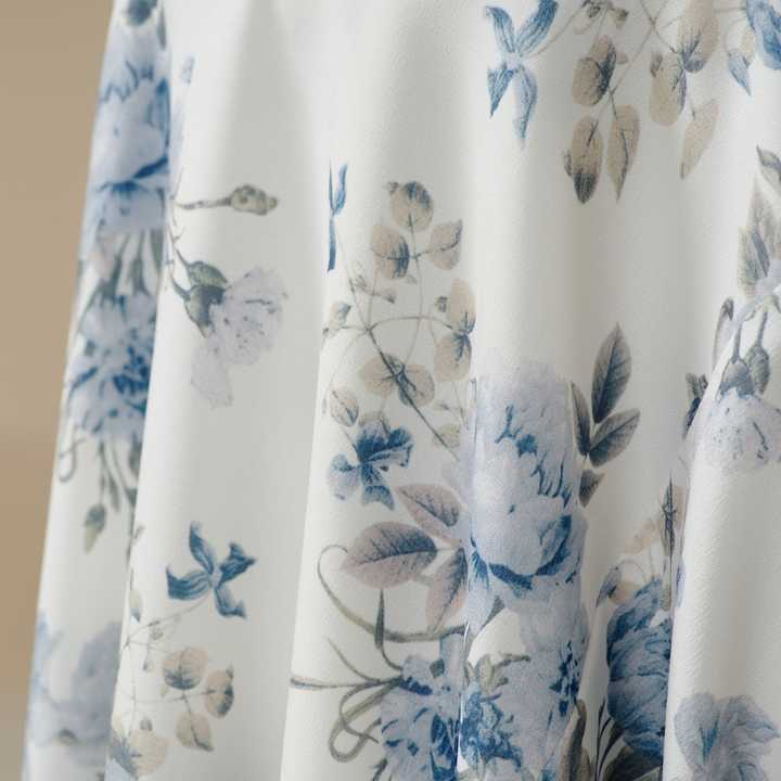 عبايا طويله نسائيةLong Abayas for Women Long Abayas for Women