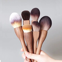 Peach Walnut Wooden Handle Makeup Brush Sets مجموعات فرش المكياج الفاخرة من المصنع