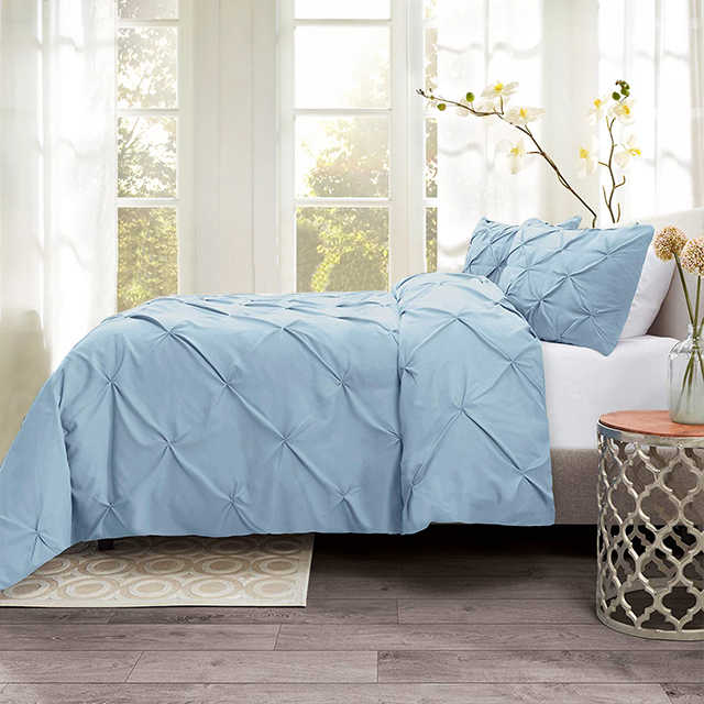 Aoyatex 3 Pieces Pleated Quilted Duvet Cover Set. 