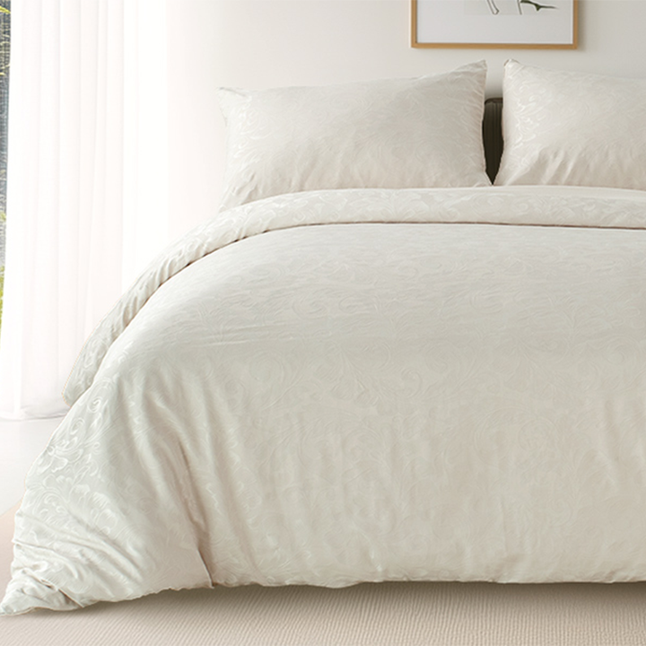 Luxury Home Textile Designer Polyester Fabric Bedding Set. 