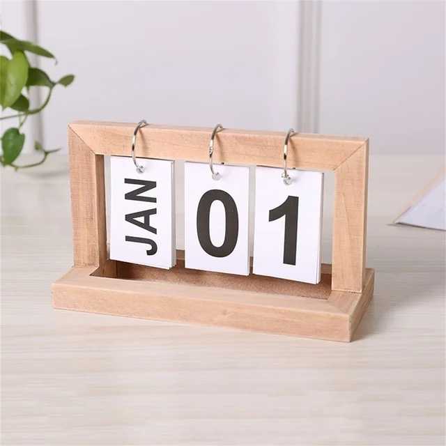 wooden calendar تقويم خشبي