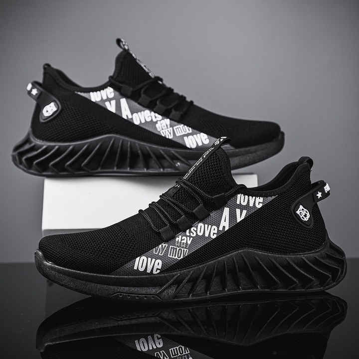 Fashionable casual sneakers