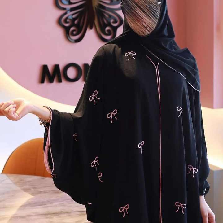 Black abaya fashion 