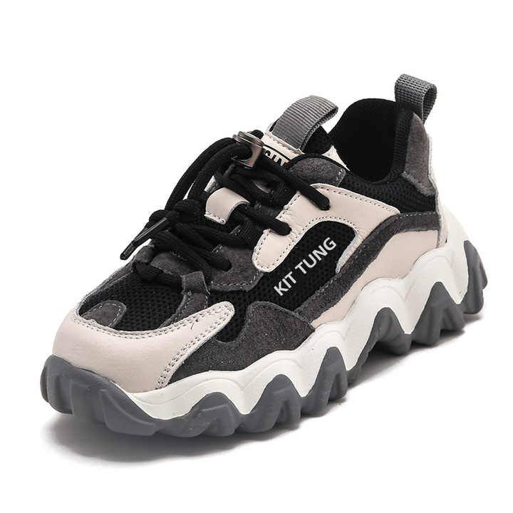 Flexible sports sneakers 