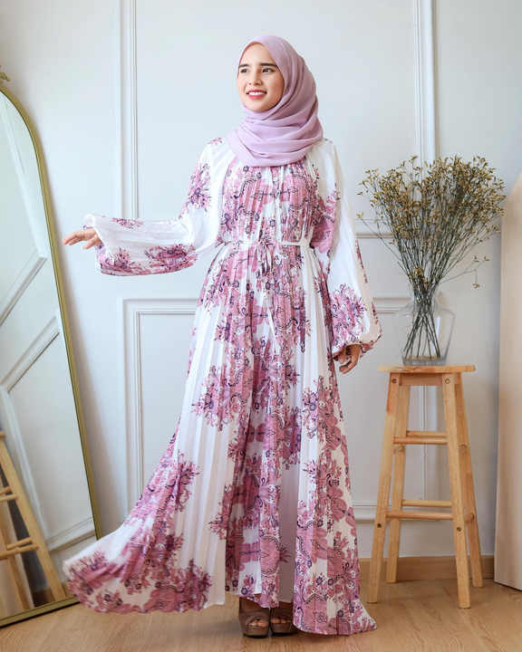 Elegant women's abayas 