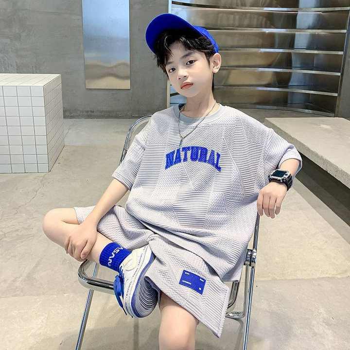 Boys' short-sleeved sportswear 