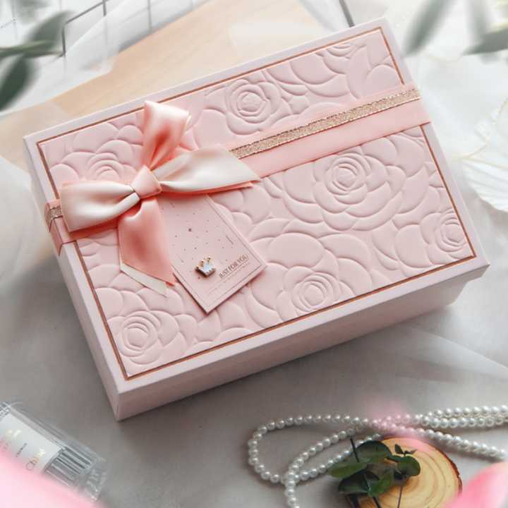 One box with card and large raffia box for Mother's Day. 