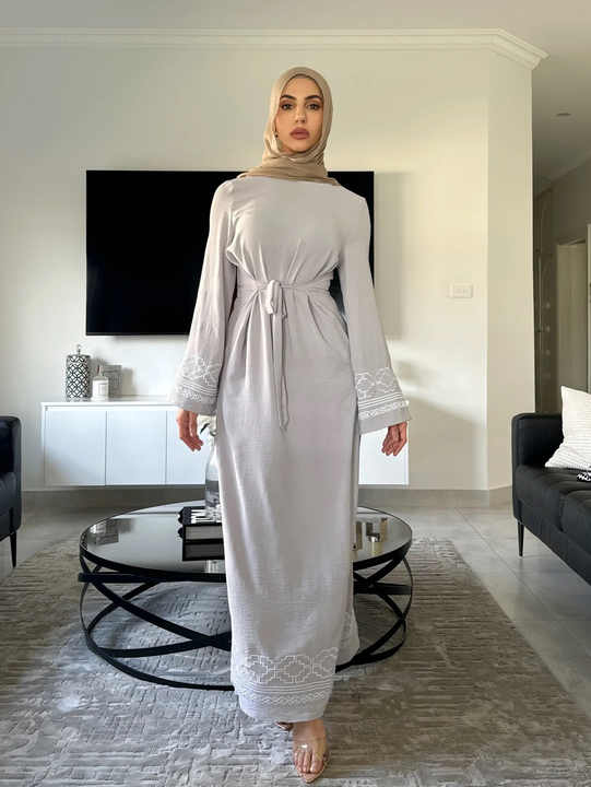 Elegant Middle Eastern Abaya 