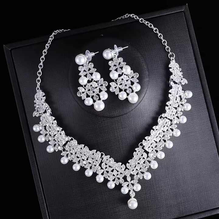 pearl necklace 