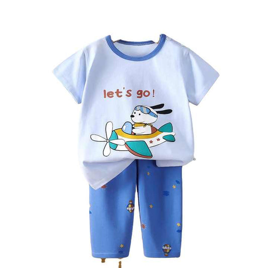 بدلة أطفال صيفية بأكمام قصيرة بتصميم . Summer children's short-sleeved suit with design