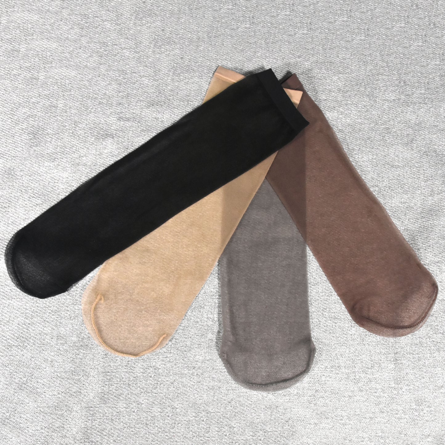 جوارب نسائية قصيرة