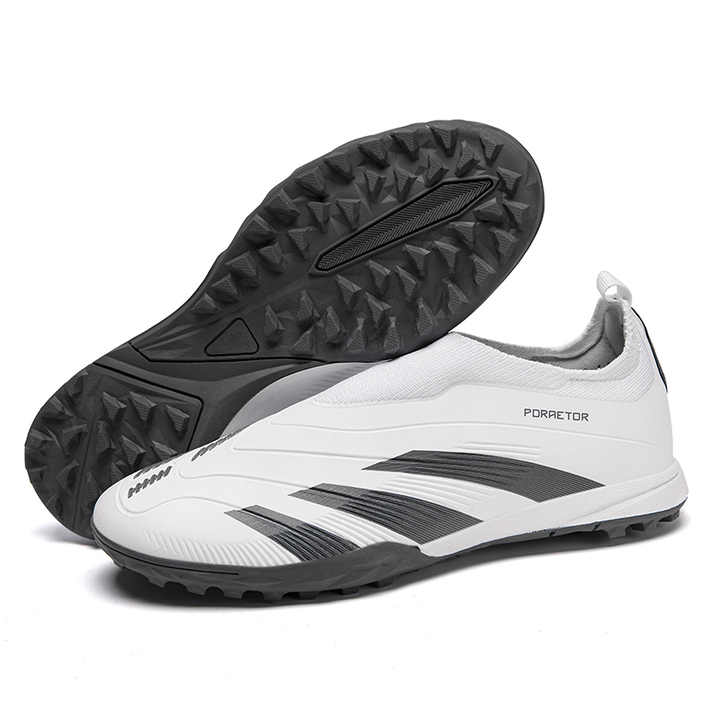 Breathable soccer training shoes 