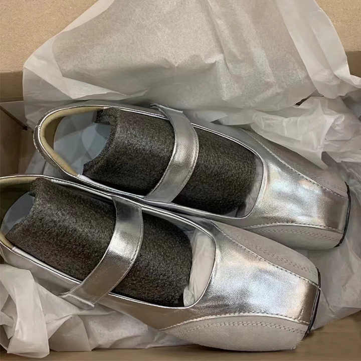 Women's flat shoes 