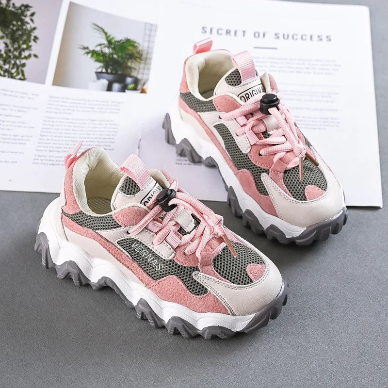 Flexible sports sneakers 