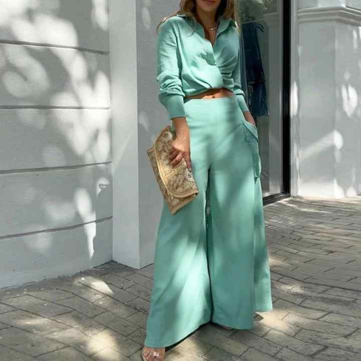 Modern women's suit