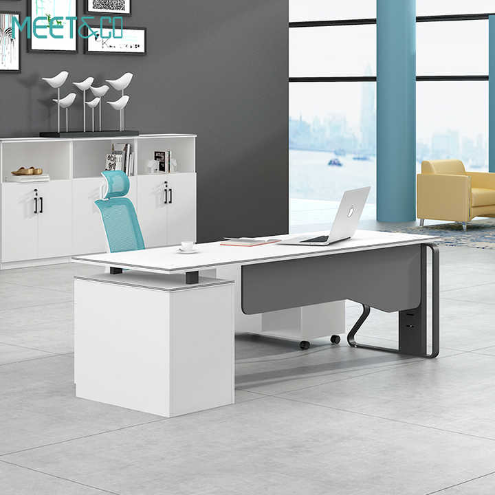 wooden desk 