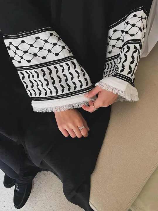 Women's abayas for outings and occasions 