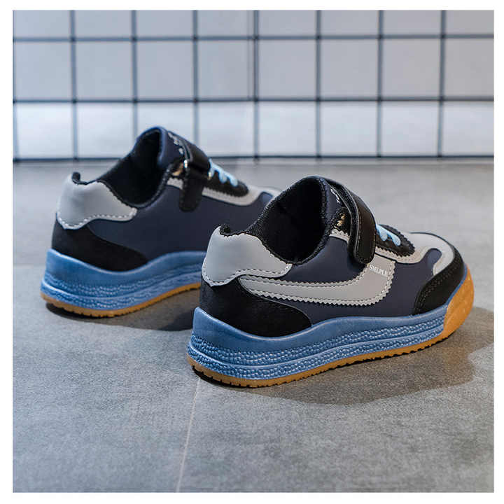 Lightweight, round-toe children's sneakers. Boys' sneakers. 