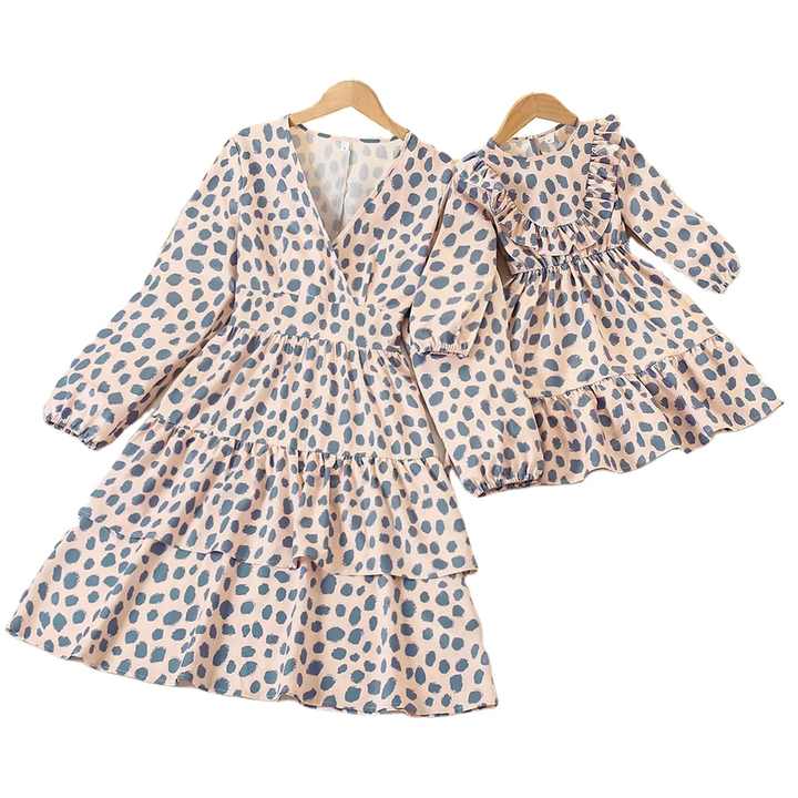 الأم والبنت - نقطة أكمام طويلة ضيقة ملابس متطابقة للأم والابنة