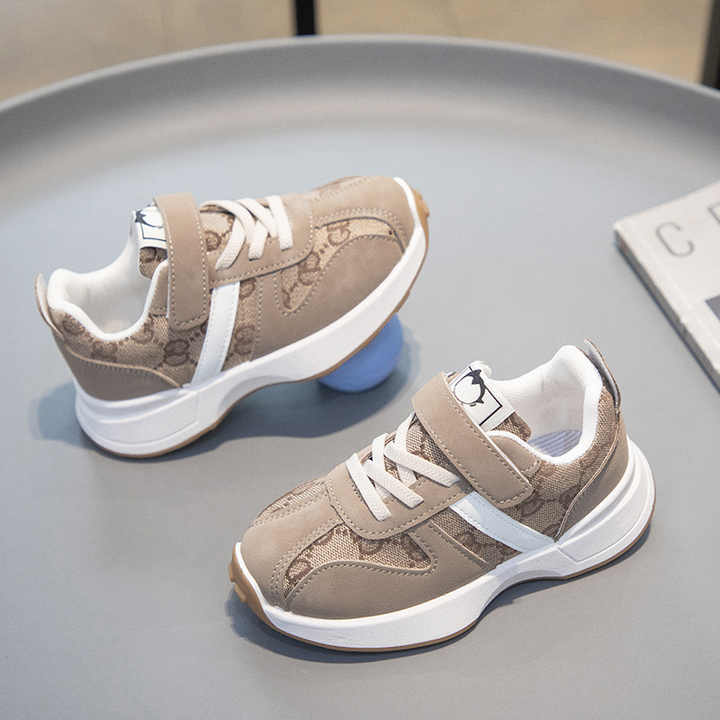 High-value, fashionable, unisex, all-season outdoor running shoes. 