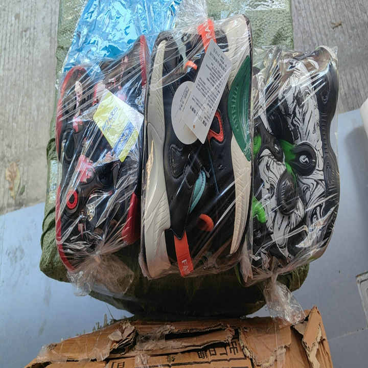 Good-looking casual shoes for all-day standing 