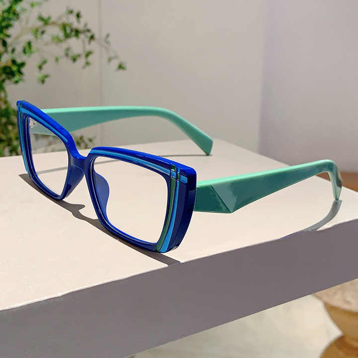 تخفيضات هائلة على إطارات عيون القطة من لونين للسيدات  Huge Discounts on Two-Tone Cat Eye Frames for Women