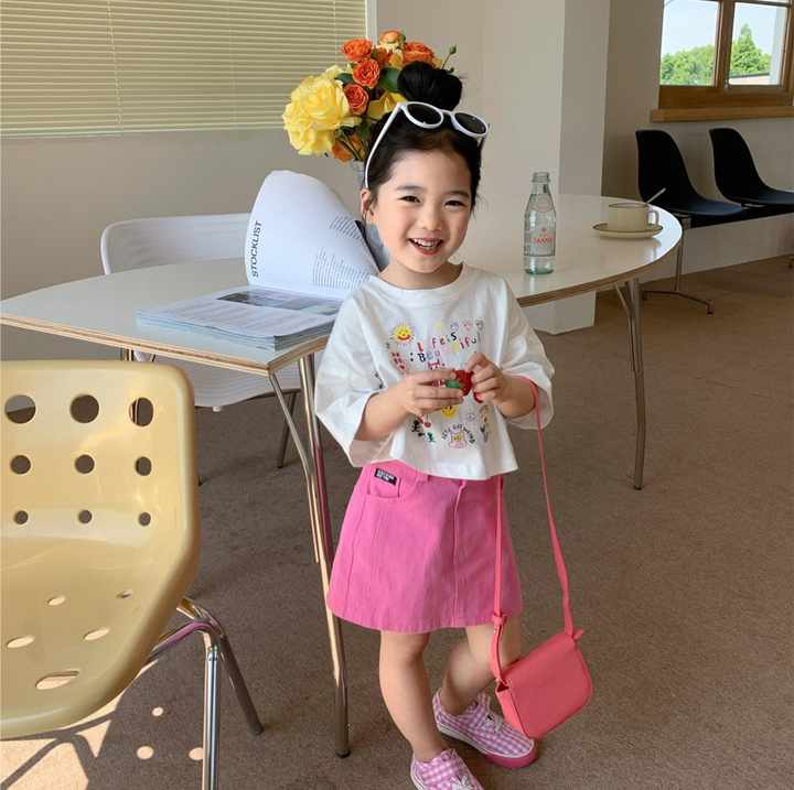 الأم وبنتها شيرت وتنورة - الأم والبنت