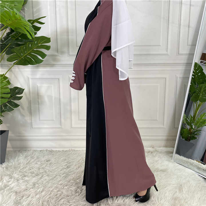 Black women's abayas 