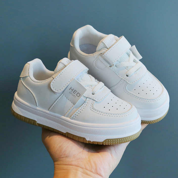 Comfortable and soft boys' sports shoes 