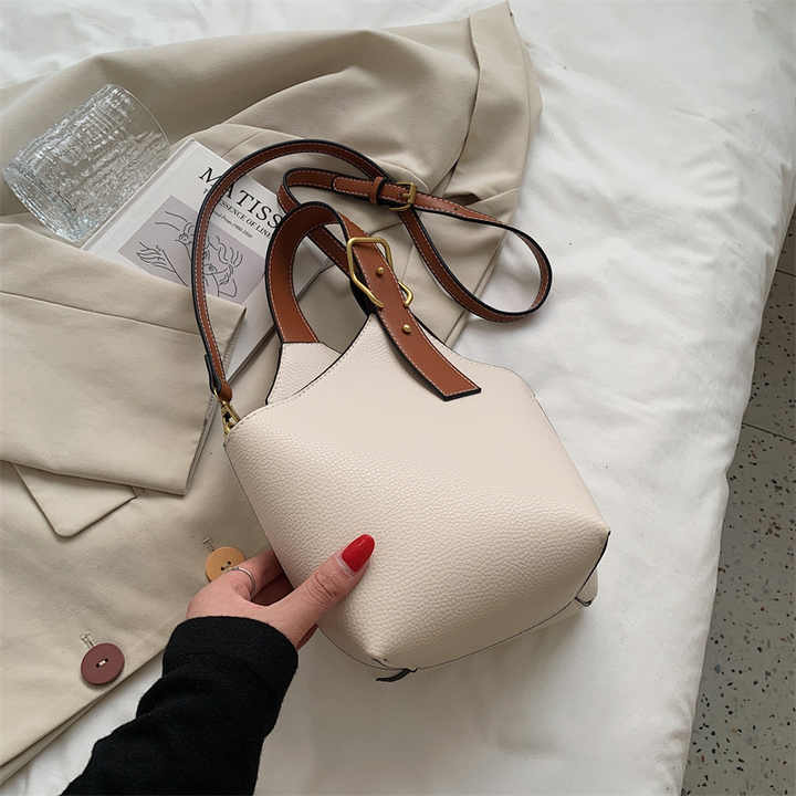 Fashionable handbag for women 