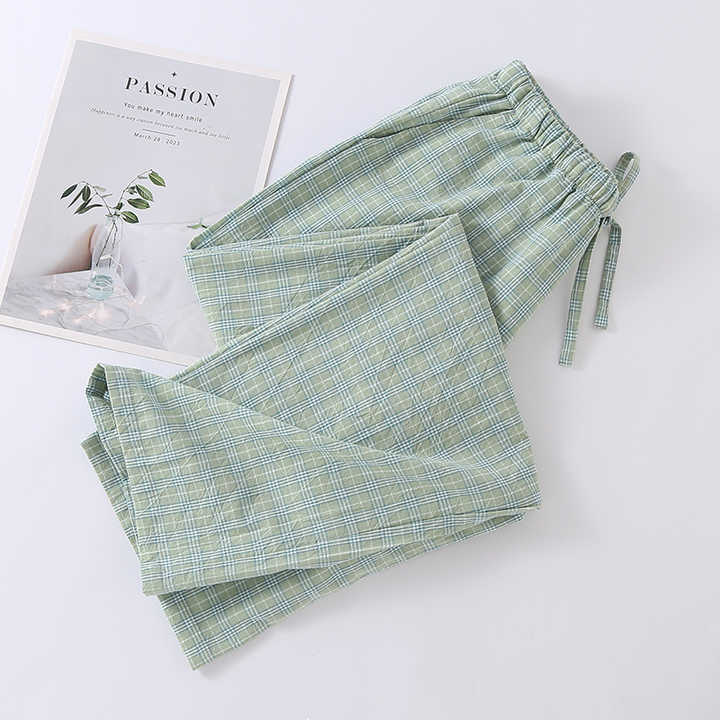 سراويل النوم الرجالية المصنوعة من القطن . Men's sleep pants made of pure cotton