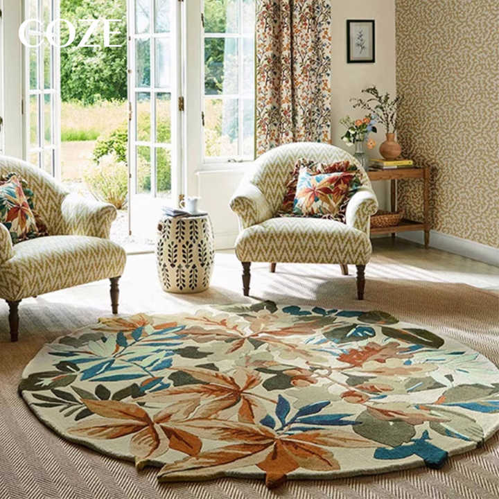 Classic round rug. 