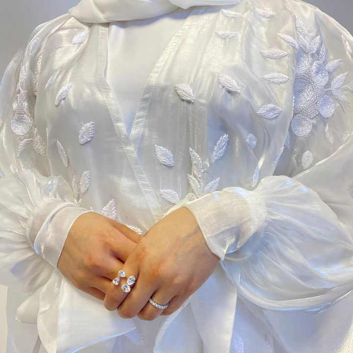 عباية ملونه مطرزة