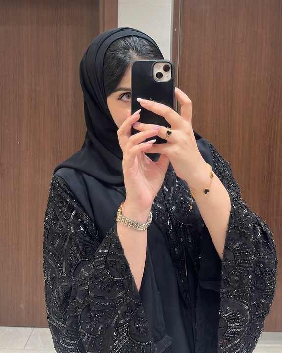 Luxurious black abaya 