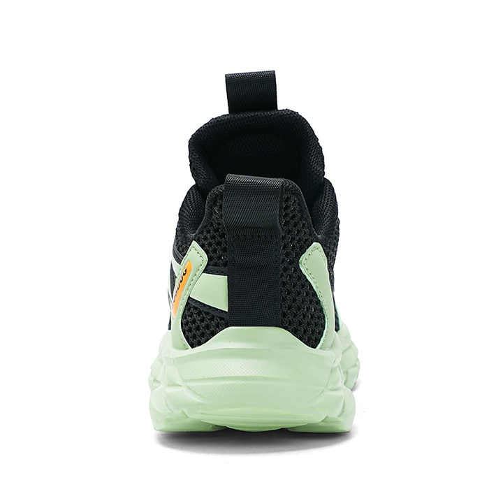 أحذية رياضية للأولاد منخفضة التكلفة أحذية صيفية . Low-cost boys' sports shoes, summer breathable shoes