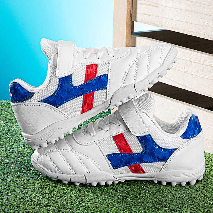 أحذيه رياضيه بنات كرة قدم