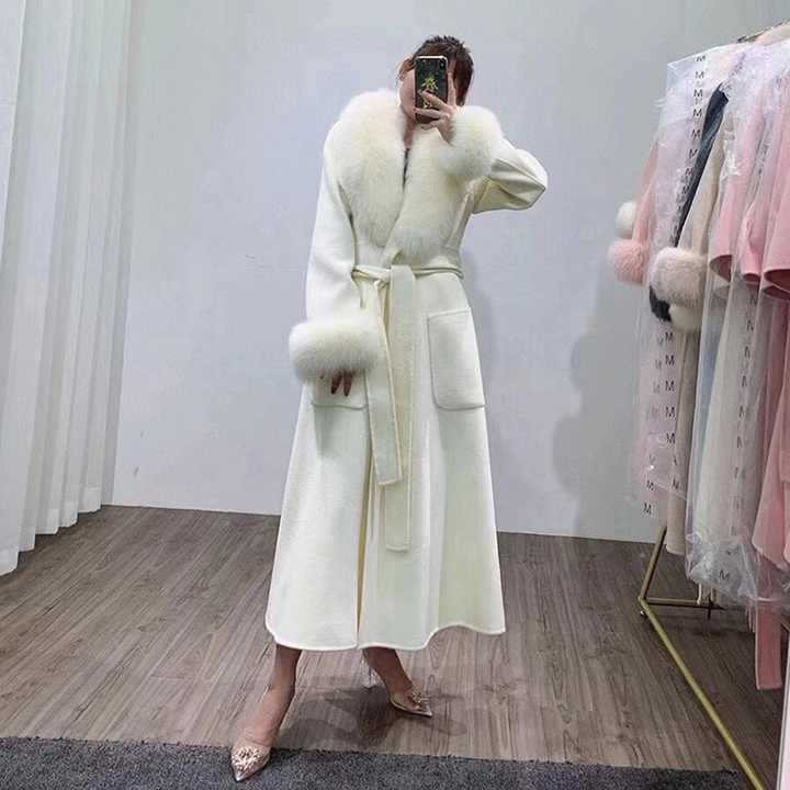 Elegant women's long wool and cashmere coat