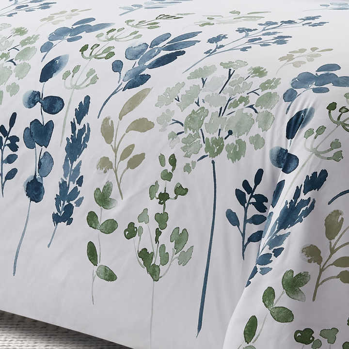 مجموعة أغطية سرير بوليستر بالجملة للسوبر . Wholesale polyester bed sheet set for supermarkets and