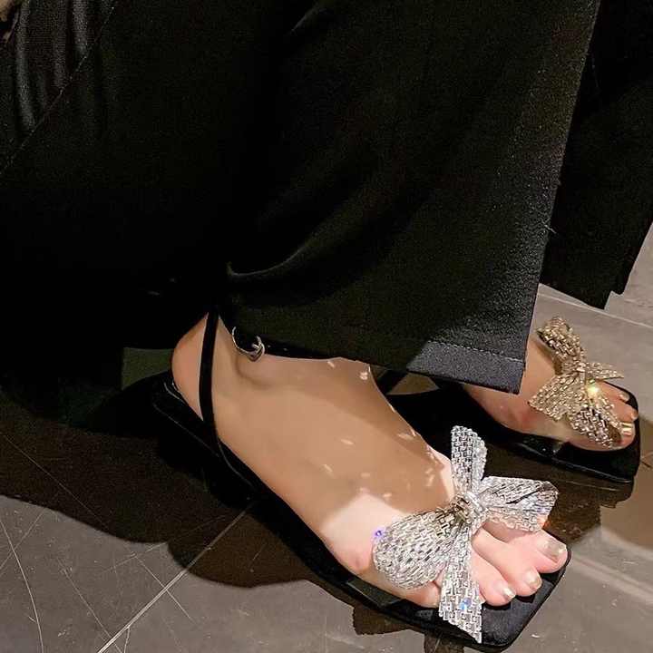 كعب نسائي انيق